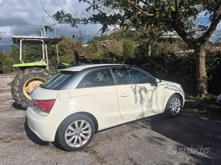 Audi A1 2011 photo 2