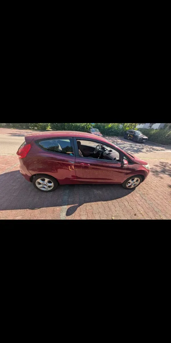 Ford Fiesta 2009 photo 2