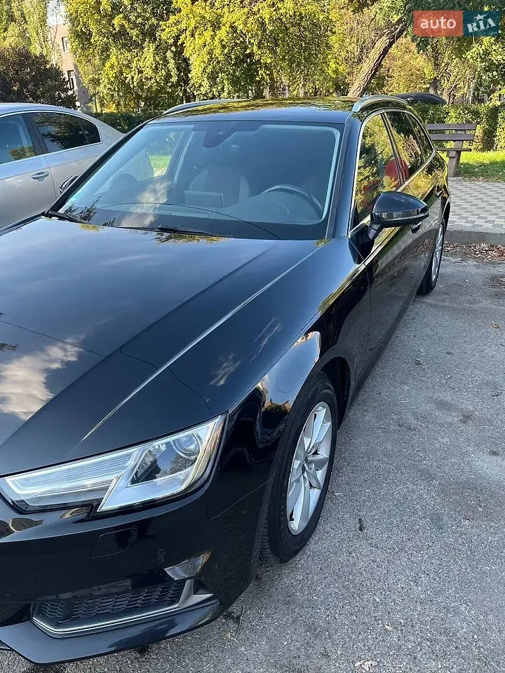 Audi A4 2019 photo 2