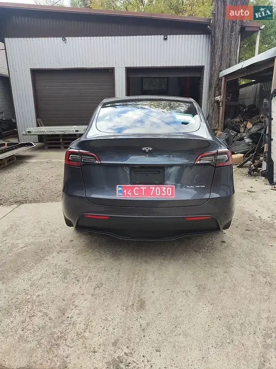 Tesla Model Y 2023 photo 3