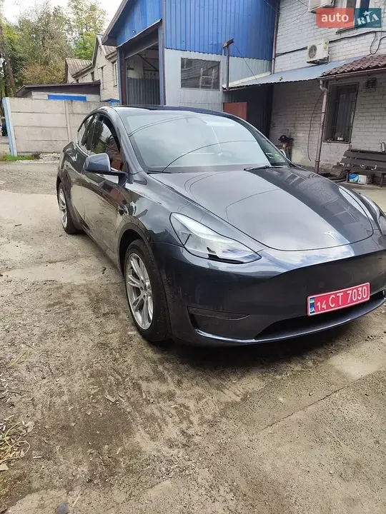 Tesla Model Y 2023 photo 2