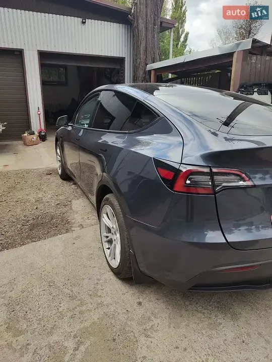 Tesla Model Y 2023 photo 4
