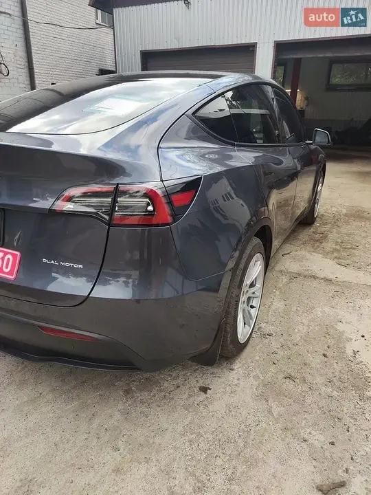 Tesla Model Y 2023 photo 5