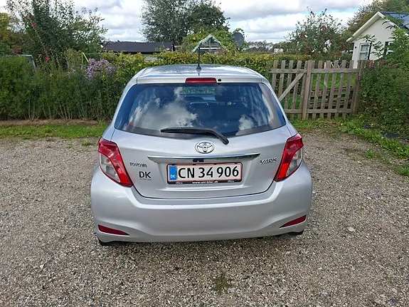 Toyota Yaris 2012 photo 5