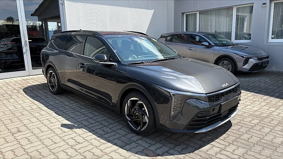 Kia K4 photo 2
