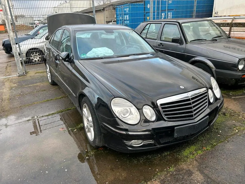 Mercedes-Benz E200