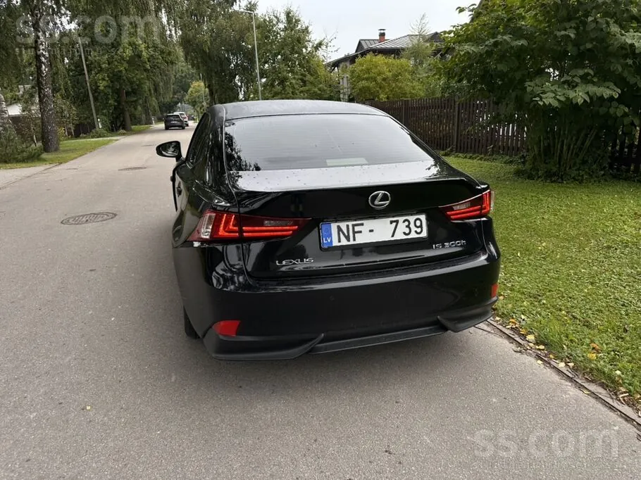 Lexus Is300H 2014 photo 3
