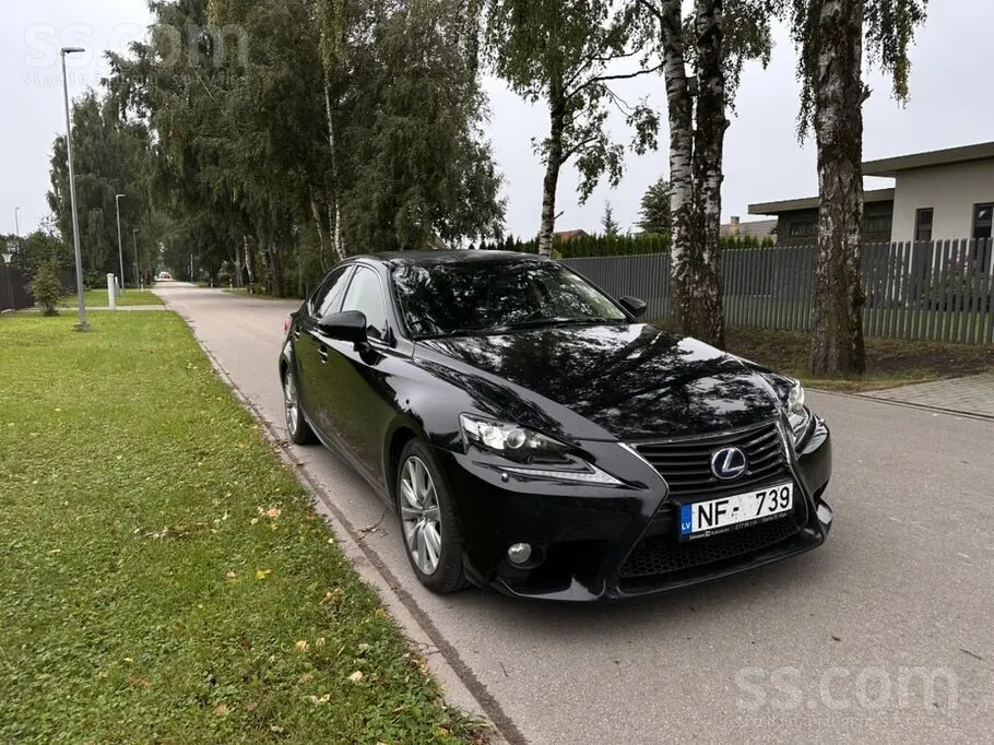 Lexus Is300H 2014 photo 2