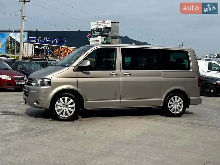 Volkswagen Multivan 2012 photo 2