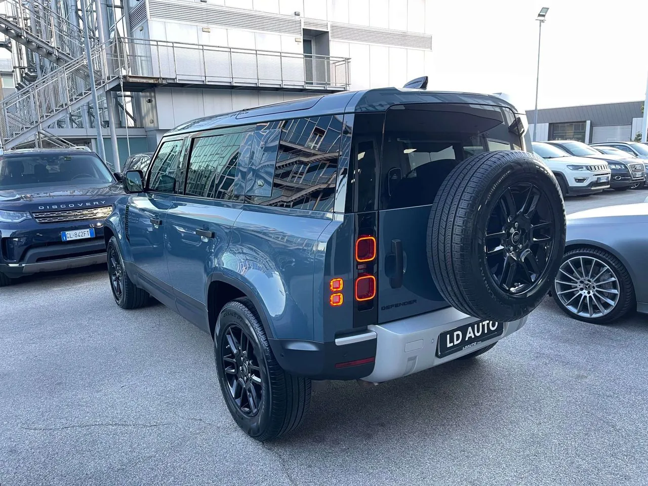 Land Rover Defender 2021 photo 4