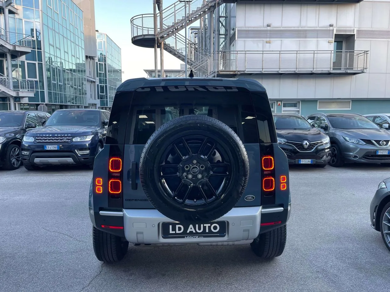 Land Rover Defender 2021 photo 5