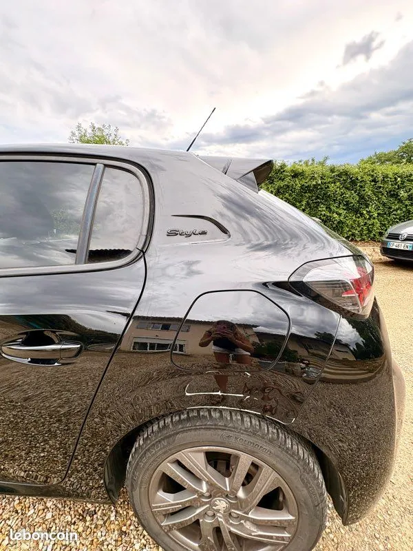 Peugeot 208 2021 photo 2