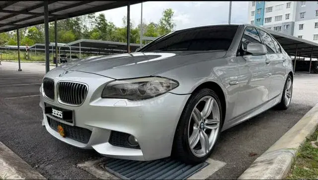 BMW 523I