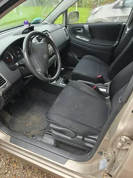 Suzuki Liana 2005 photo 3