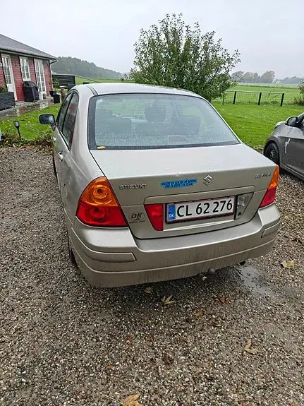 Suzuki Liana 2005 photo 4