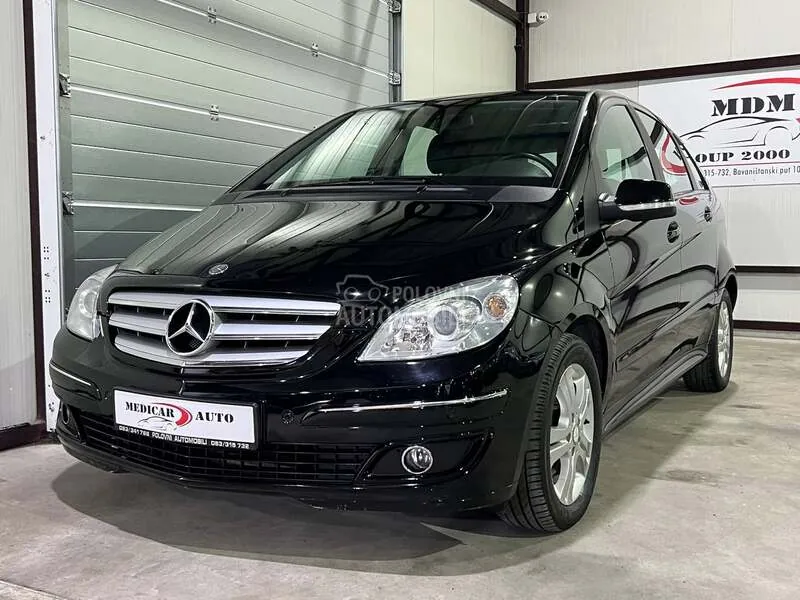 Mercedes-Benz B 180 2010 photo 2