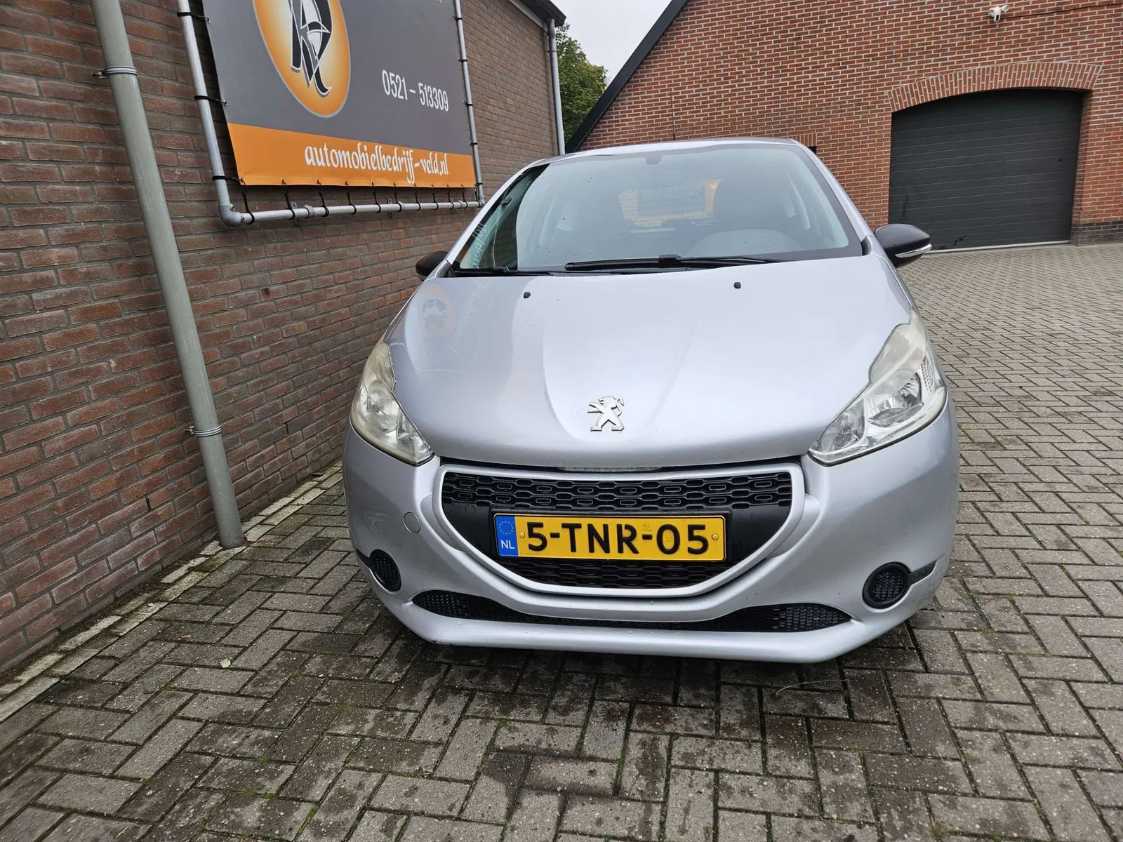 Peugeot 208 2014 photo 2