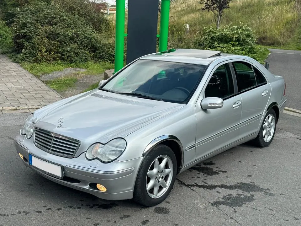 Mercedes-Benz C240