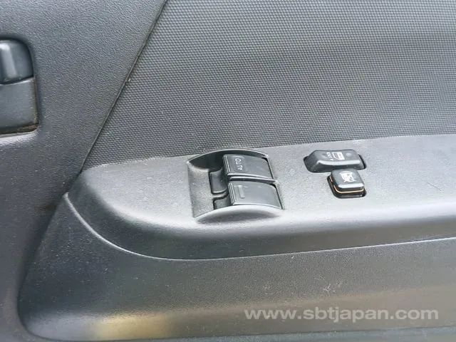 Toyota Hiace Van 2011 photo 2