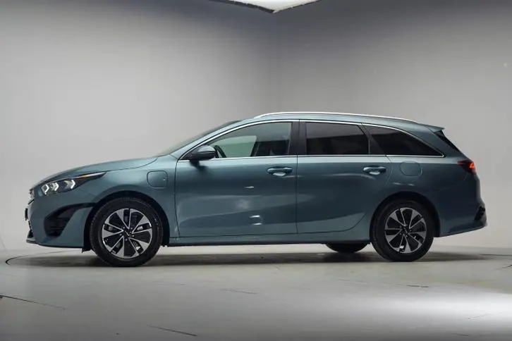 Kia Ceed Sportswagon 2023 photo 2