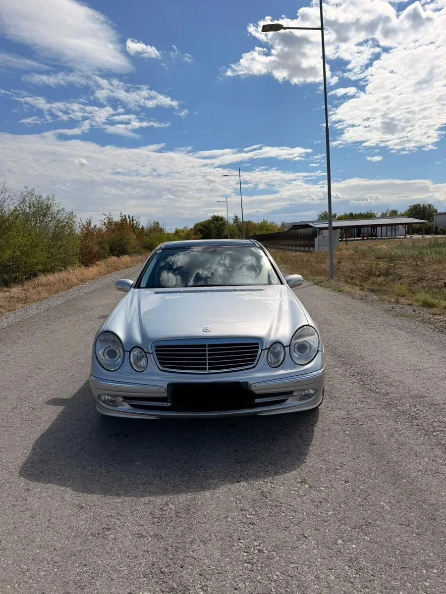 Mercedes-Benz E-Class 2003 photo 2