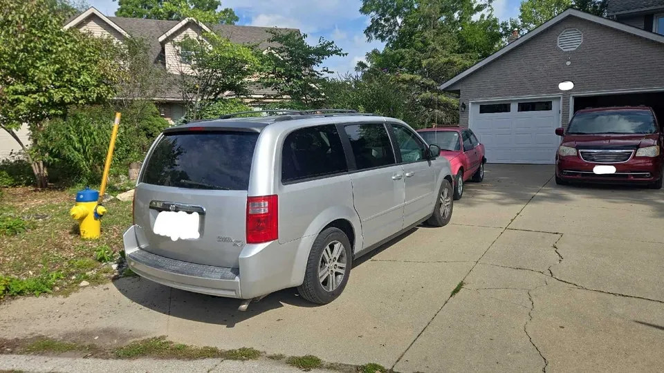 Dodge Grand Caravan 2010 photo 3