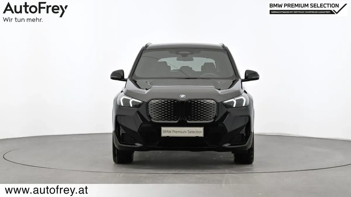 BMW Ix1 2026 photo 3