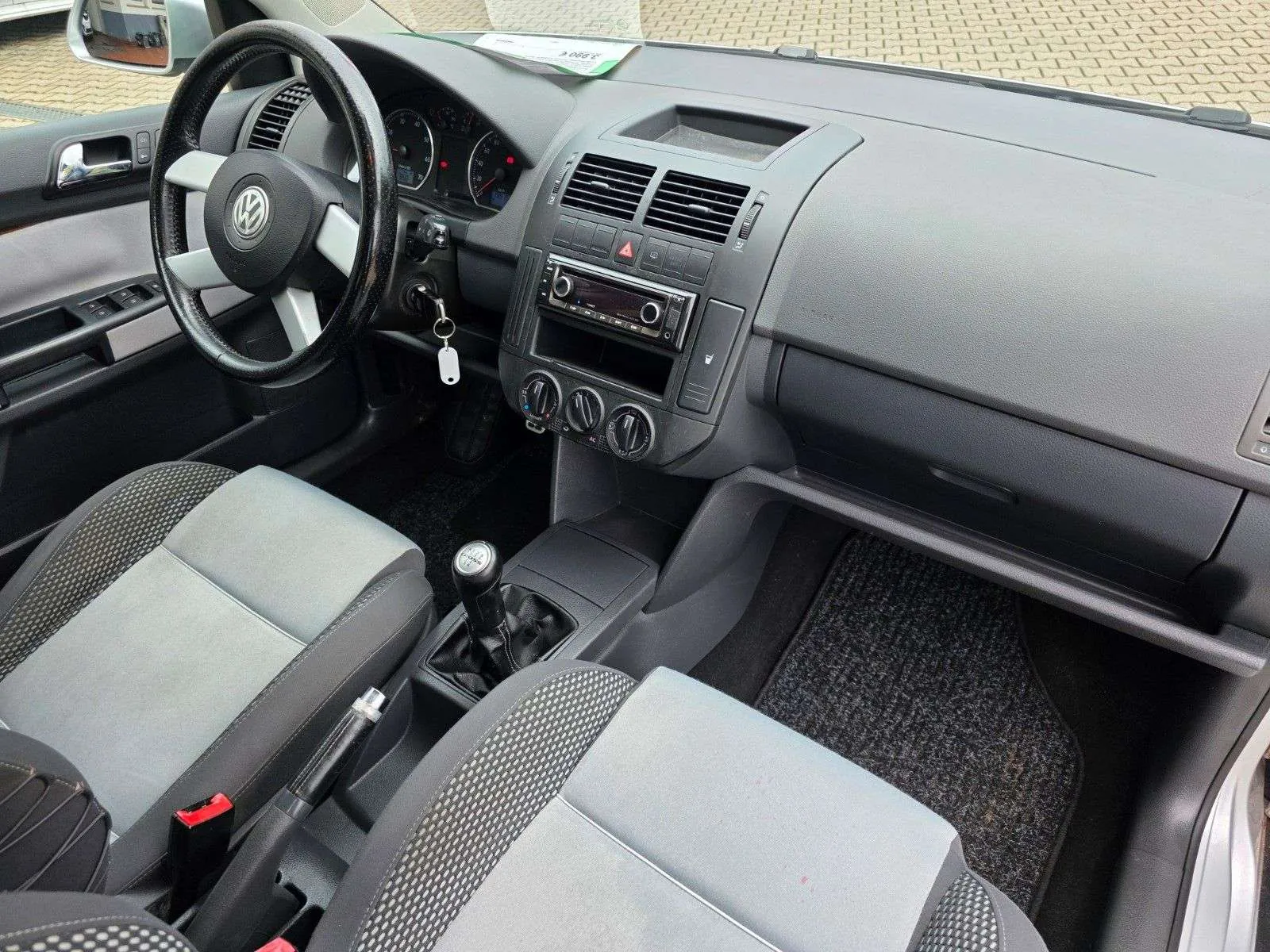 Volkswagen Polo 2009 photo 2