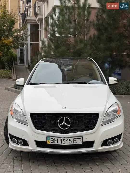 Mercedes-Benz R-Class 2011 photo 2