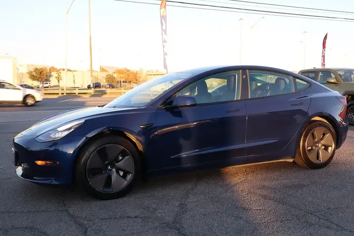 Tesla Model 3 2022 photo 3