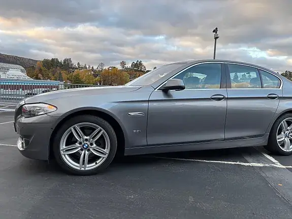 BMW 523I 2010 photo 3