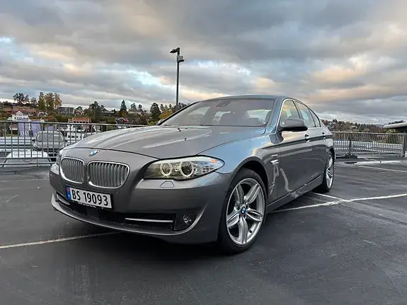 BMW 523I