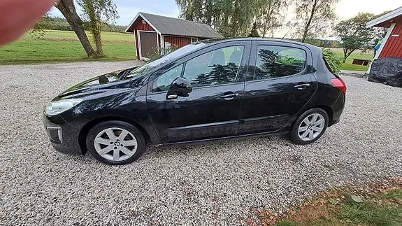 Peugeot 308 2012 photo 2