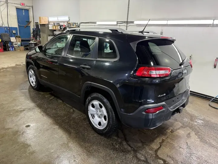Jeep Cherokee 2016 photo 3