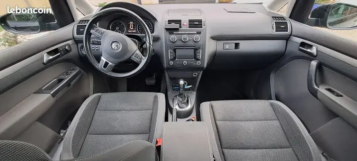 Volkswagen Touran 2012 photo 3