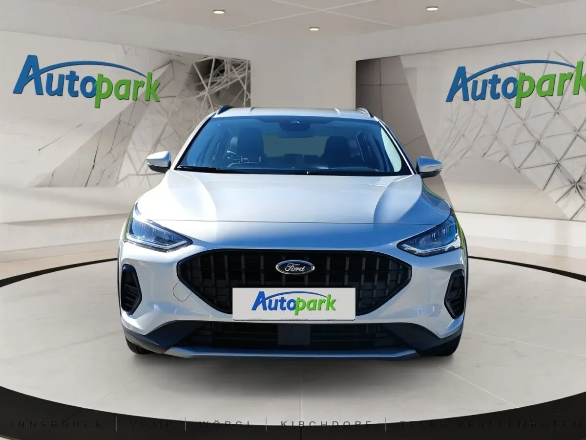 Ford Focus 2025 photo 2