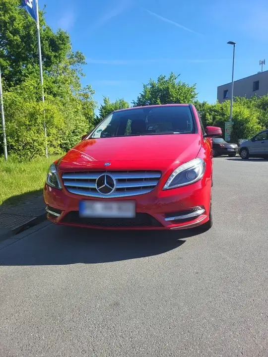Mercedes-Benz B 180