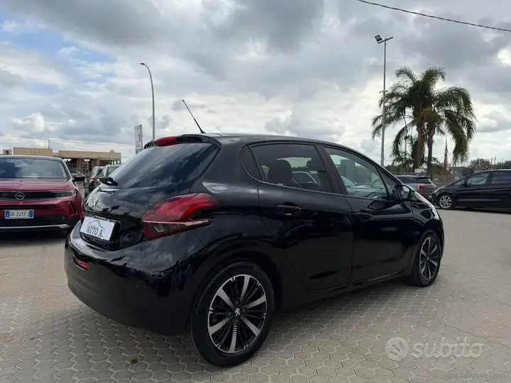 Peugeot 208 2019 photo 4