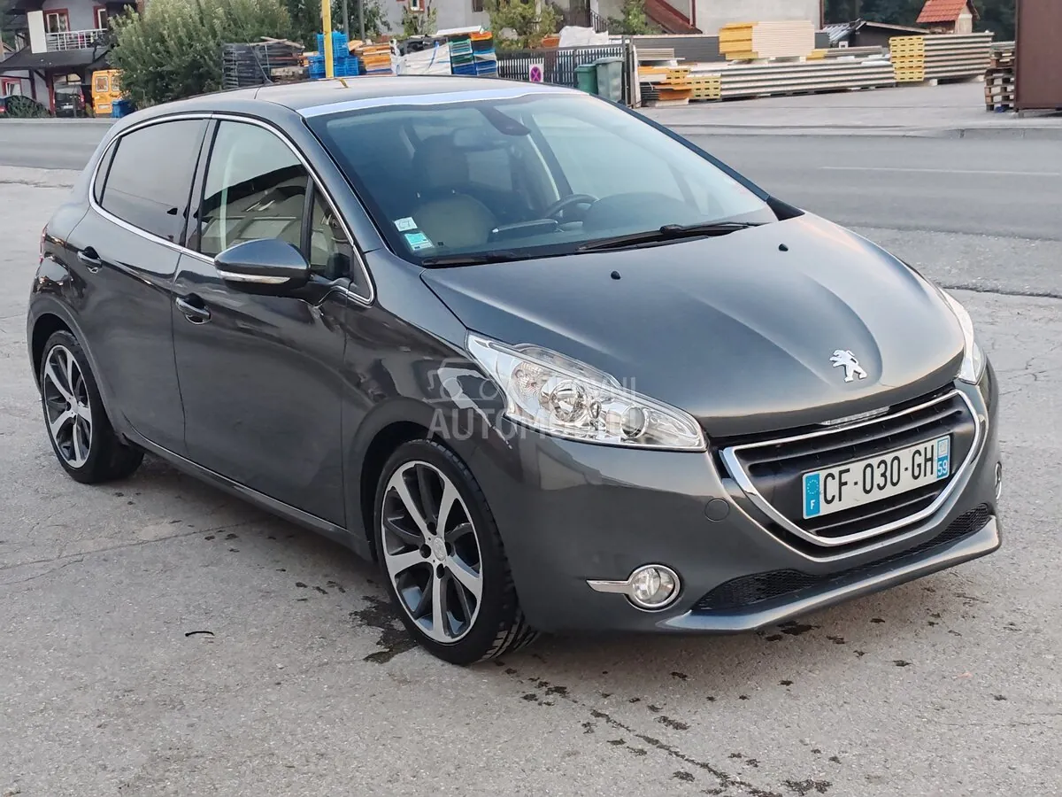 Peugeot 208 2012 photo 2