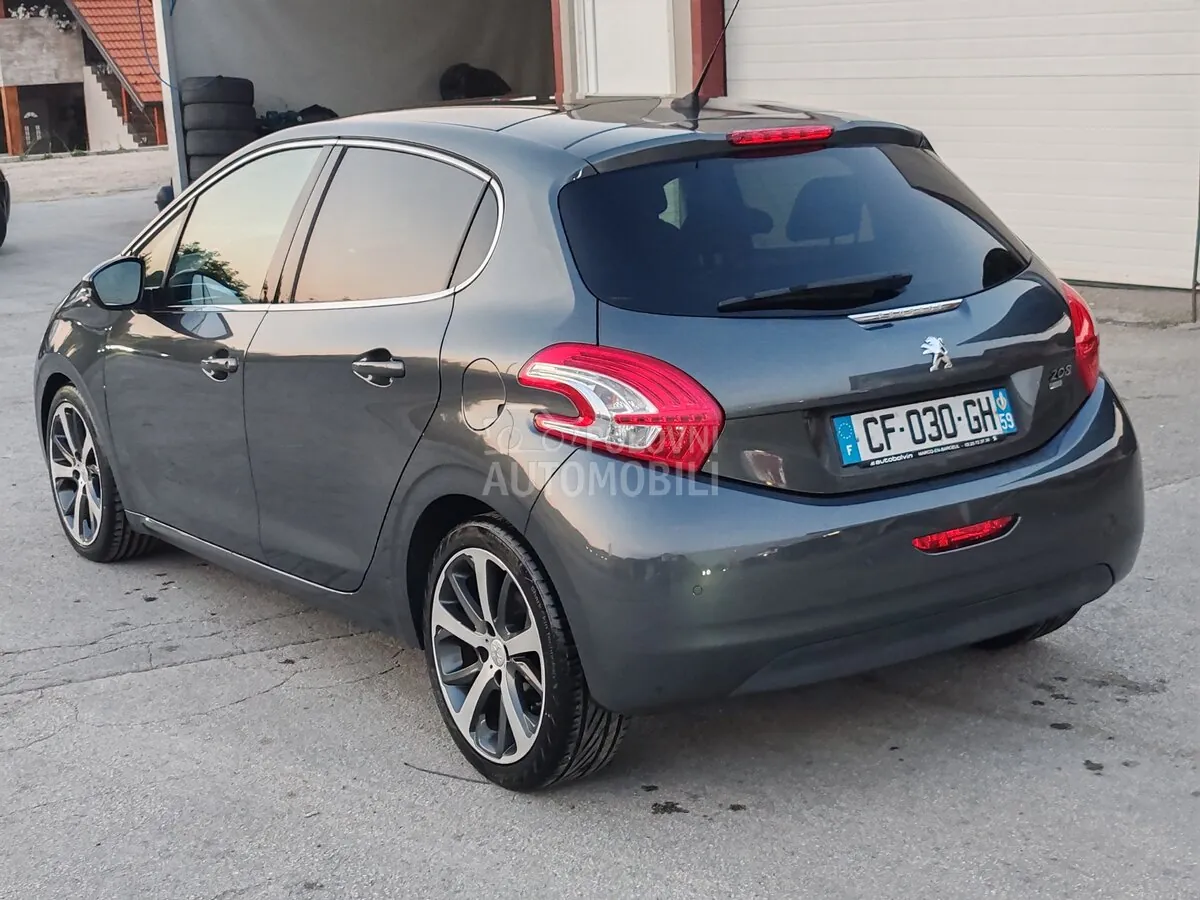 Peugeot 208 2012 photo 3