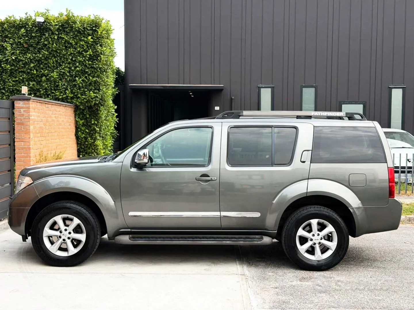 Nissan Pathfinder 2010 photo 5