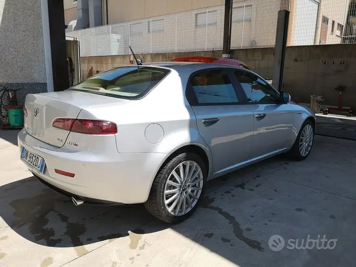 Alfa Romeo 159 2008 photo 4