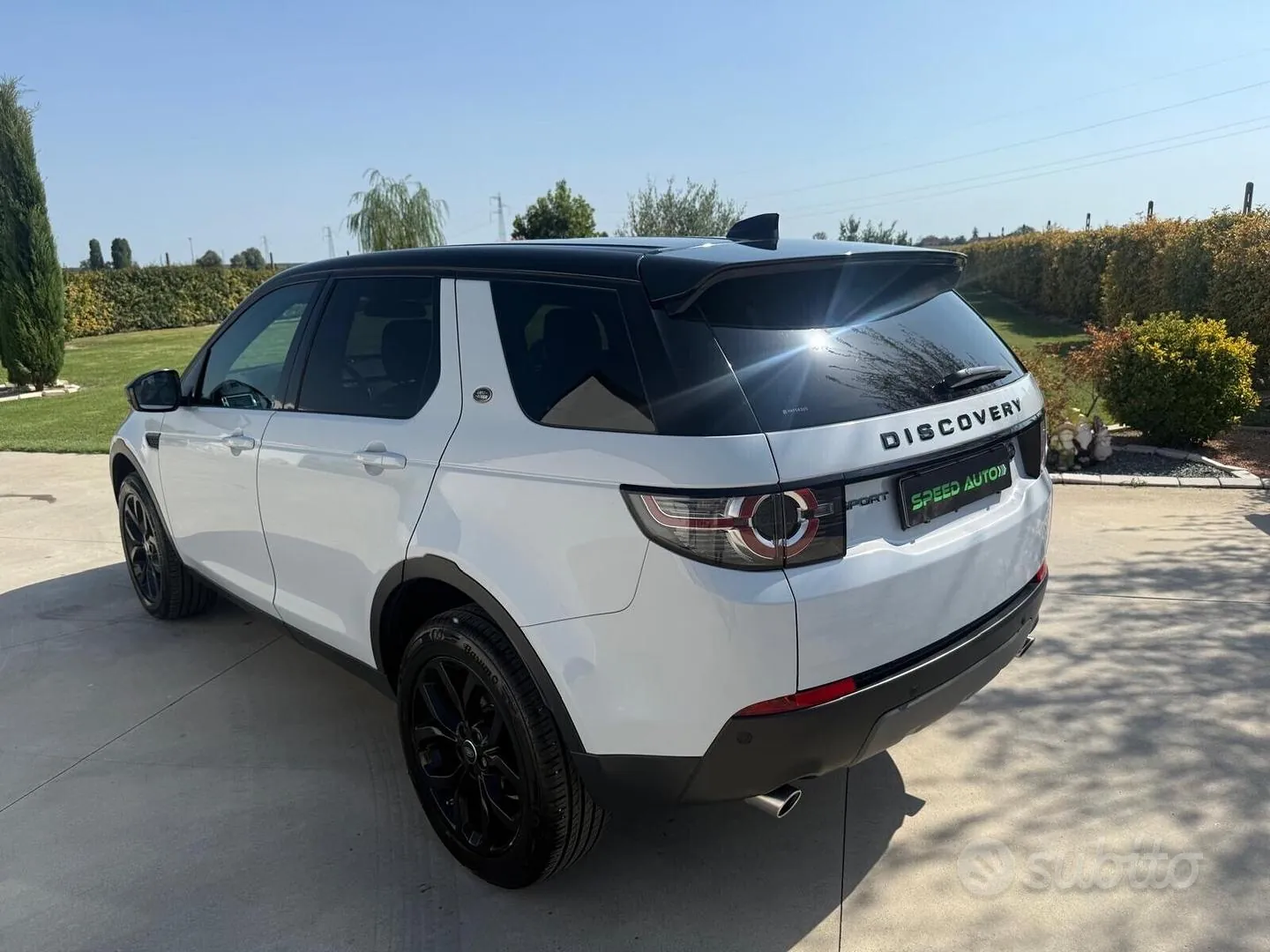 Land Rover Discovery Sport 2017 photo 3