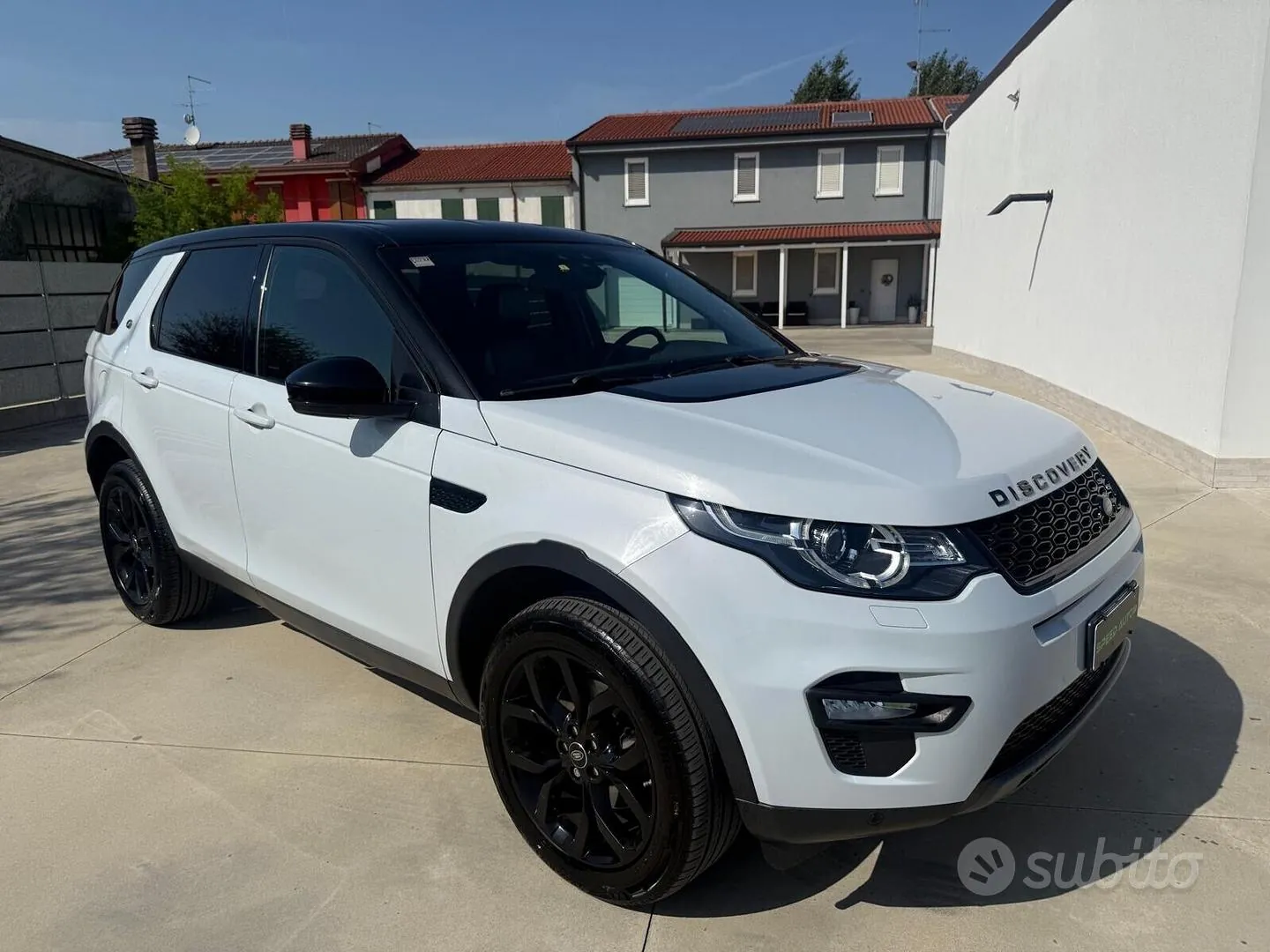 Land Rover Discovery Sport 2017 photo 4
