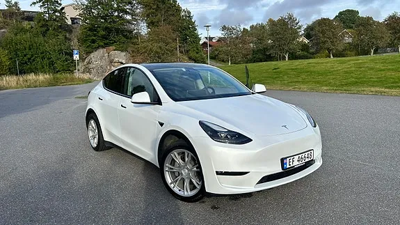 Tesla Model Y 2023 photo 2