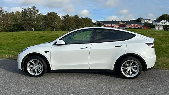 Tesla Model Y 2023 photo 4