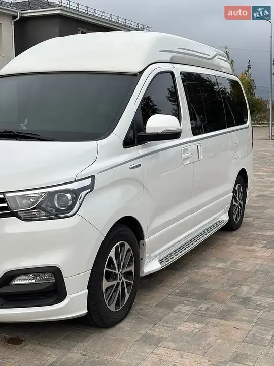 Hyundai Grand Starex 2018 photo 2