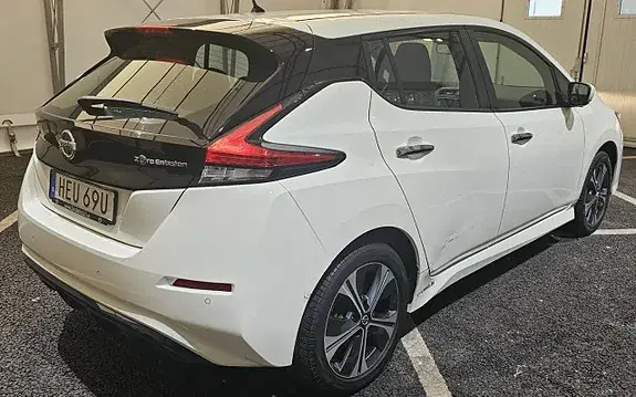 Nissan Leaf 2021 photo 2