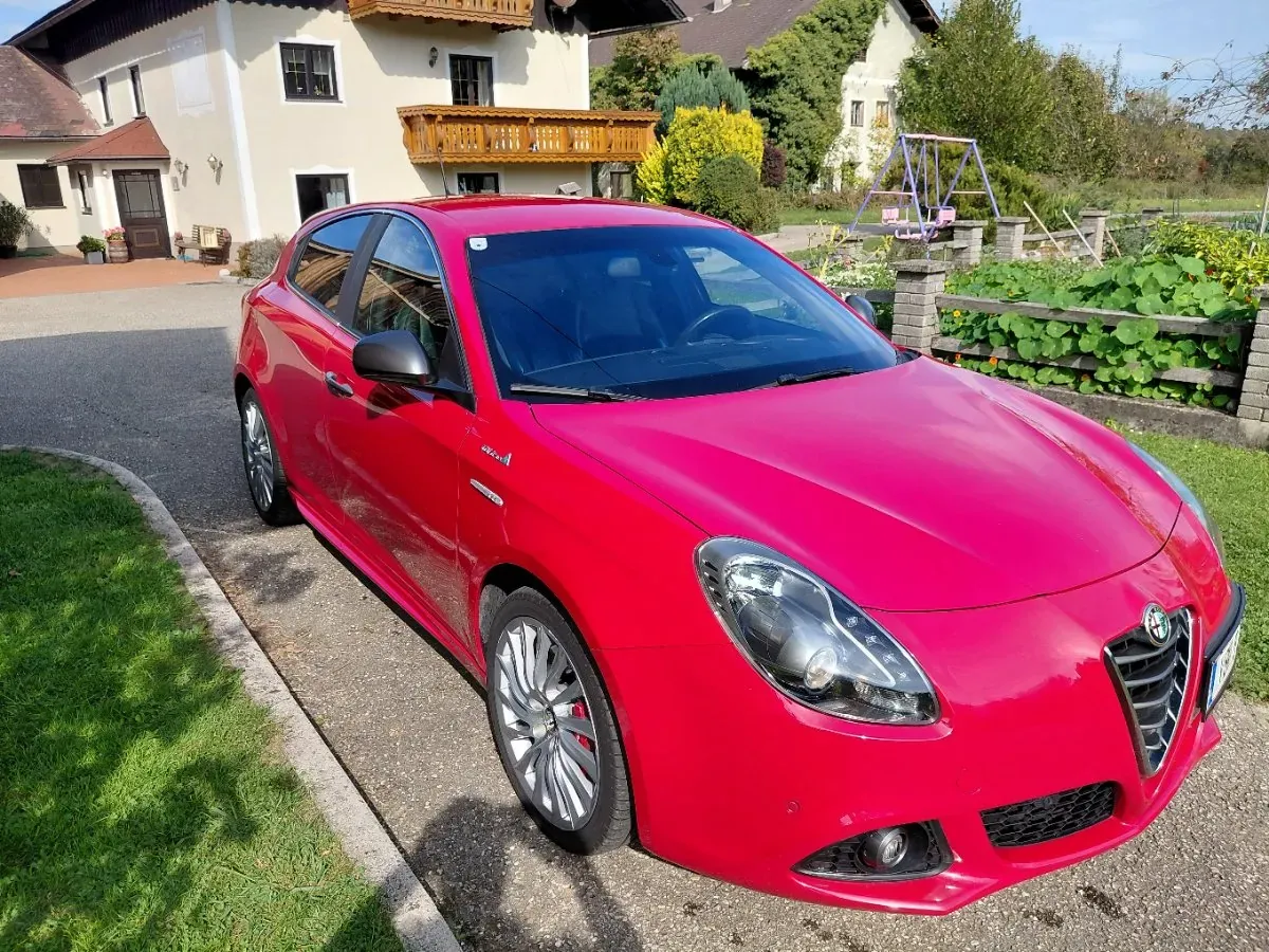 Alfa Romeo Giulietta 2015 photo 2
