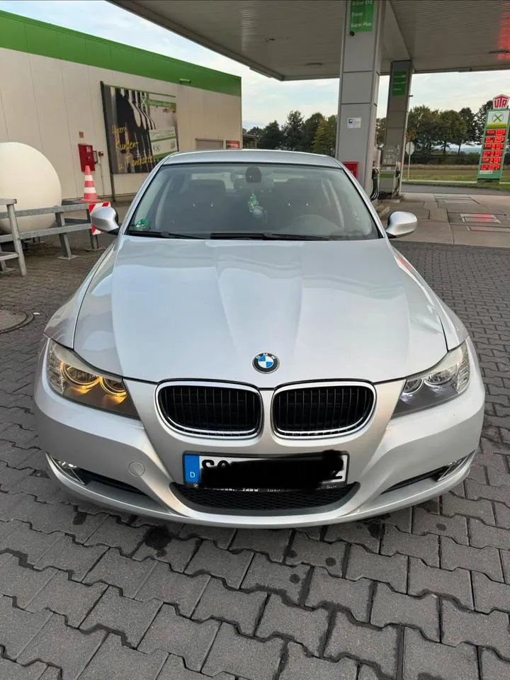 BMW 318I E90